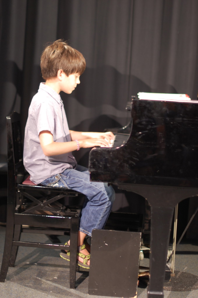 Alán tijdens concert
