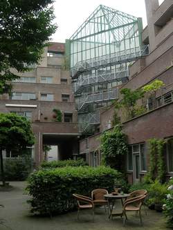Vierwindenhuis vanaf het binnenplein