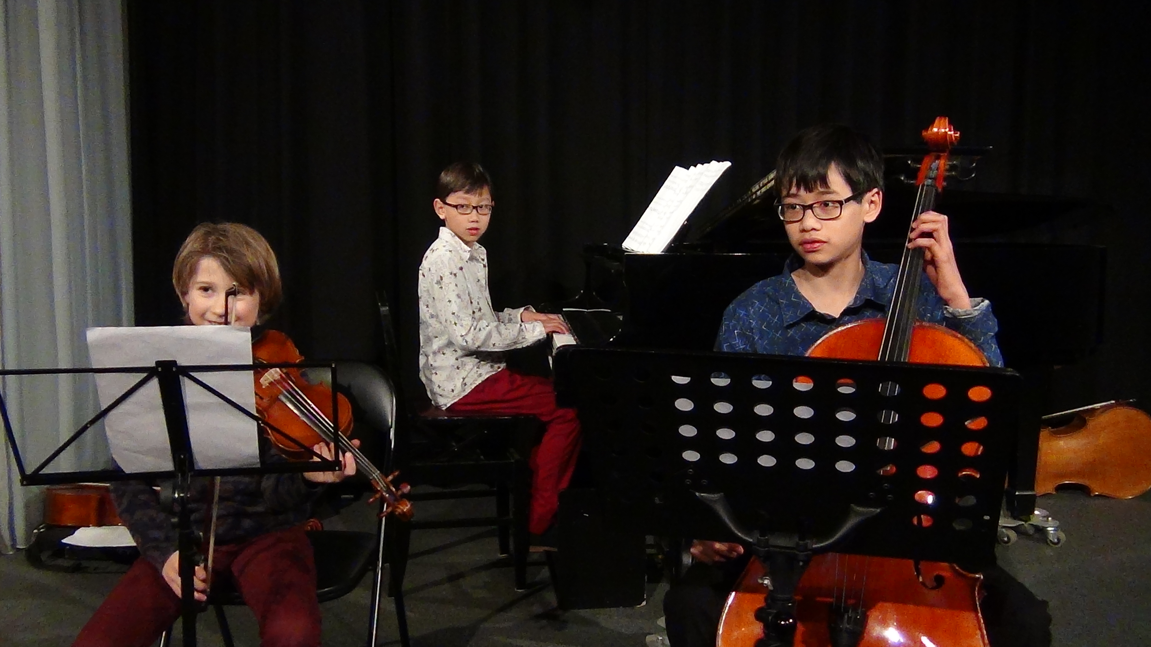 Pianotrio 4: Vin Wiegman aan de piano, Olivier Pontus op viool en Rhijn Wiegman op cello