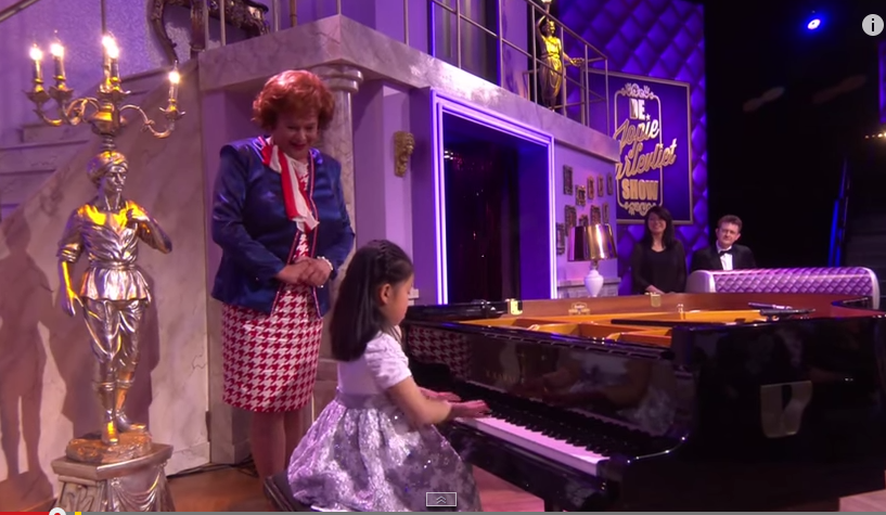 Alyssa tijdens optreden in Jopie Parlevliet show
