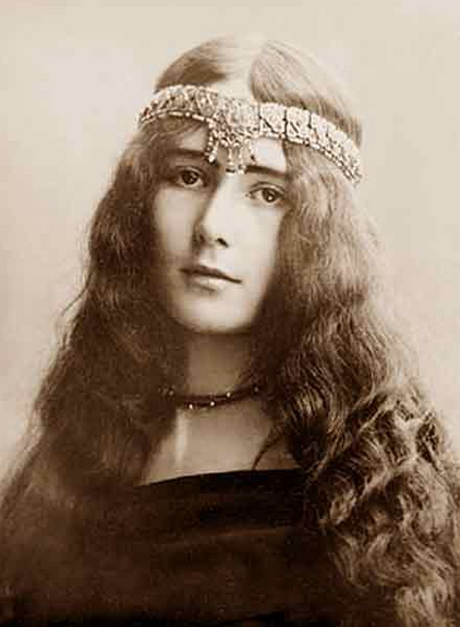 Aurore as a young girl